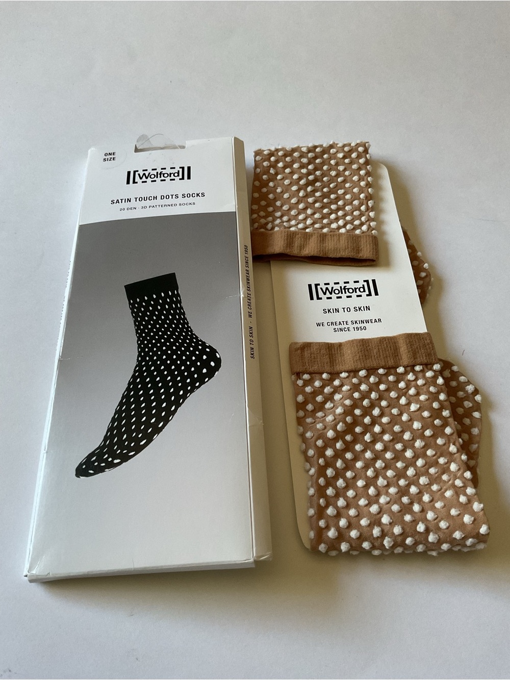 WOLFORD SATIN TOUCH DOTS SOCKS ONE SIZE FAIRLY LIGHT/WHITE NWT